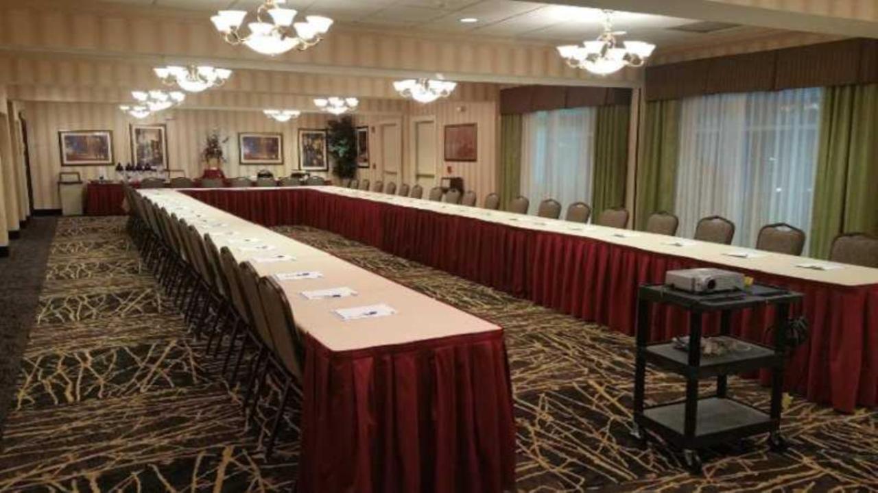 Holiday Inn Express Hotel & Suites Youngstown North-Warren/Niles By Ihg Exterior foto